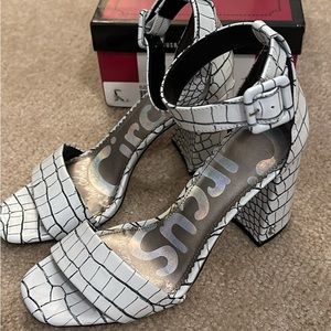 Circus Ladies Sandal Shoes Size 8 M